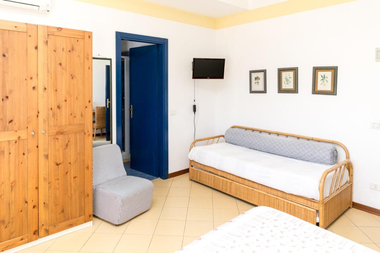 Hotel Sette Archi Bocca di Magra Стая снимка
