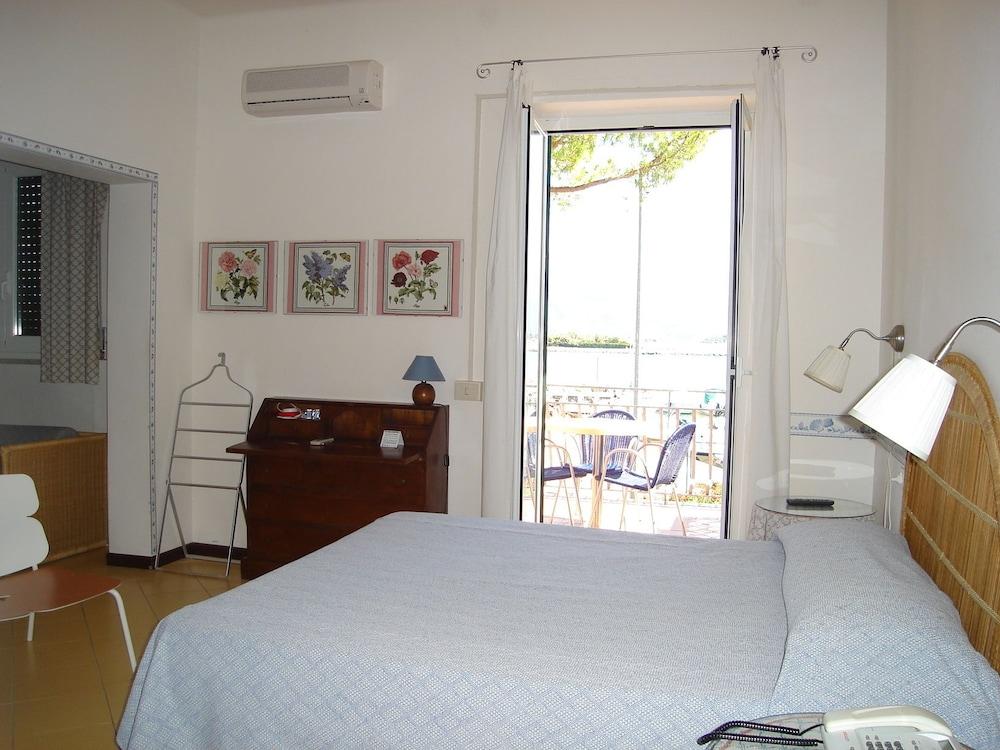 Hotel Sette Archi Bocca di Magra Екстериор снимка