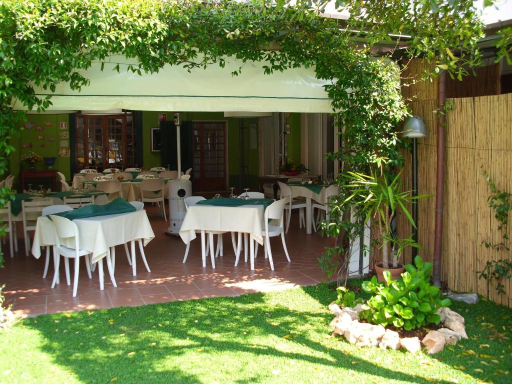 Hotel Sette Archi Bocca di Magra Екстериор снимка