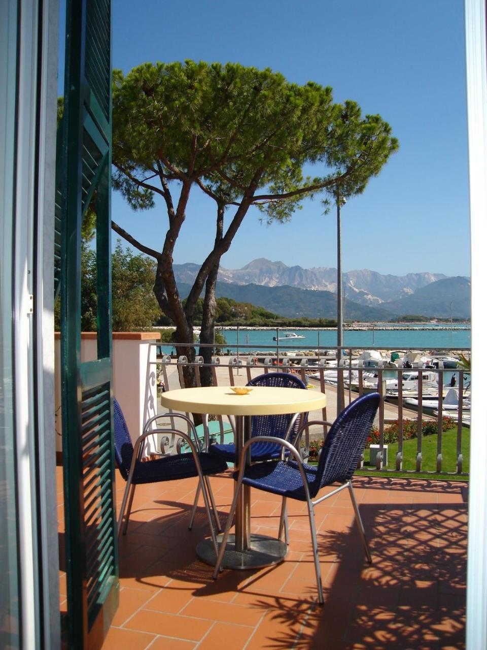 Hotel Sette Archi Bocca di Magra Екстериор снимка